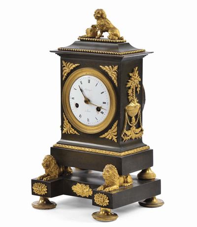 Pendola da Tavolo in Bronzo Dorato al Mercurio e Patina Verde con Leoncini, Primo Impero, Francia...