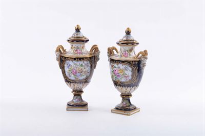 Coppia di Vasetti in Porcellana di Sevres