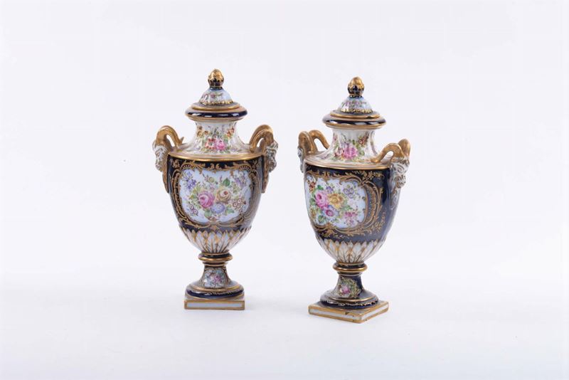 Coppia di vasetti in porcellana di Sevres  - Auction Antiques and Old Masters - Cambi Casa d'Aste