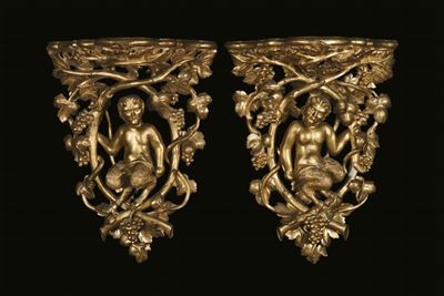 Coppia di Mensole in Legno Intagliato e Dorato, XIX Secolo