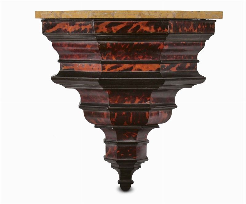 Mensola in legno lastronato in tartaruga rossa, XVIII secolo  - Asta Antiquariato e Dipinti Antichi - Cambi Casa d'Aste
