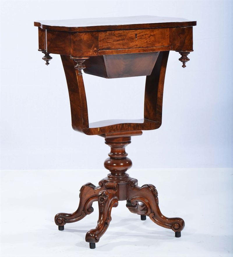 Tavolino da lavoro in palissandro, Inghilterra metà XIX secolo  - Asta Asta OnLine 7-2013 - Cambi Casa d'Aste