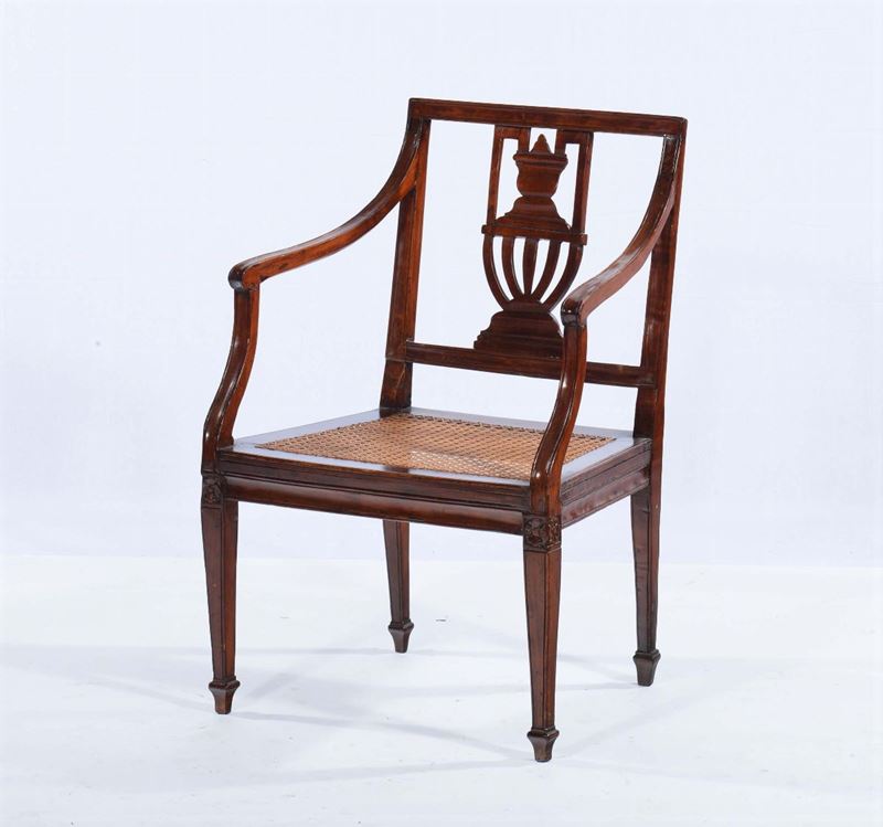 Poltrona stile Luigi XVI in noce, schienale centrato da elemento ad anfora  - Auction Antiques and Old Masters - Cambi Casa d'Aste