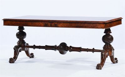 Tavolino in Mogano e Radica di Mogano, Piano Rettangolare, Sostegni Riuniti da Traversa, XIX Seco...