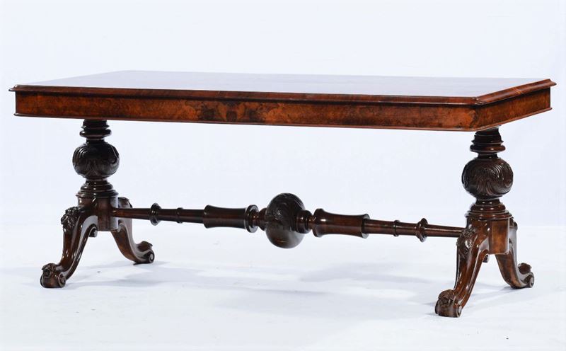 Tavolino in mogano e radica di mogano, piano rettangolare, sostegni riuniti da traversa, XIX secolo  - Asta Antiquariato e Dipinti Antichi - Cambi Casa d'Aste