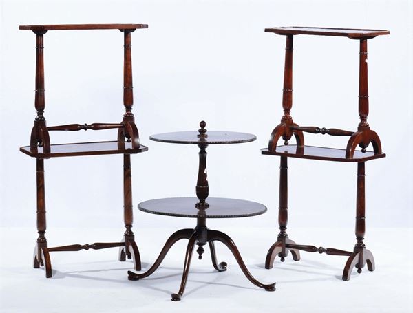 Lotto di quattro tavolini bassi e un servomuto in mogano, Inghilterra XIX-XX secolo