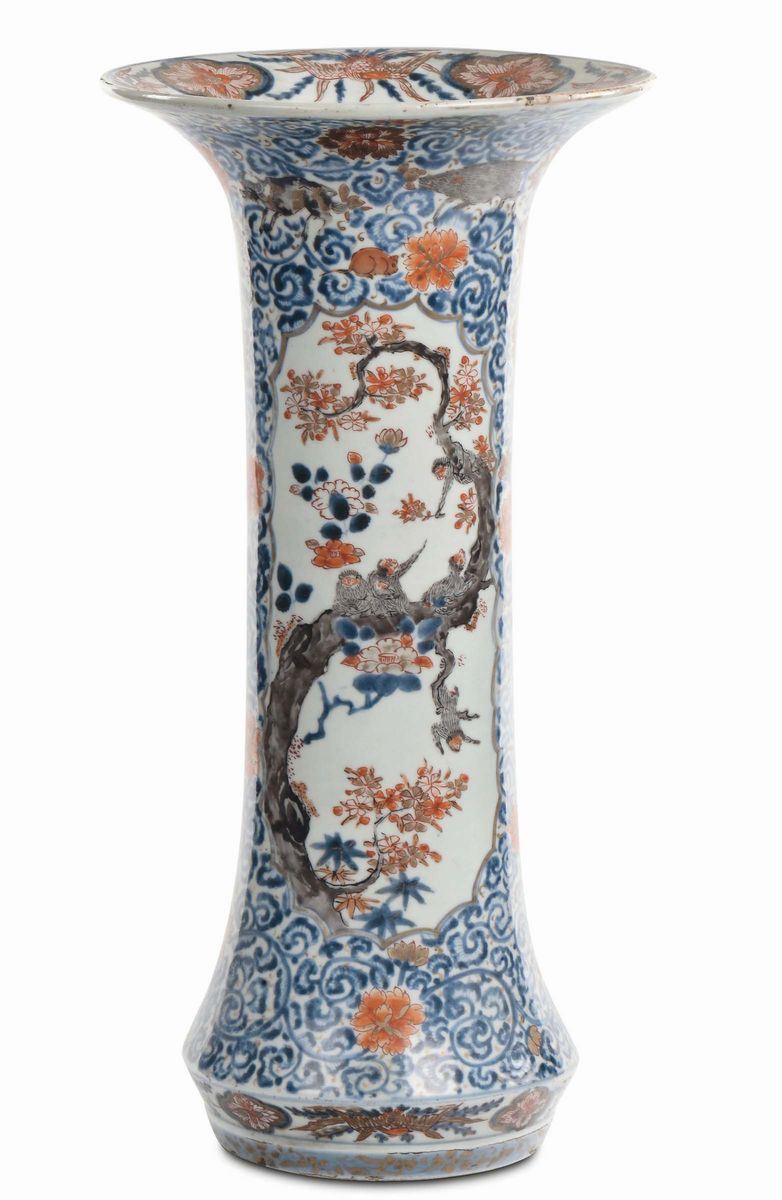 Imari porcelain trumpet vase, Japan, Arita, 18th century, h cm 48  - Auction Fine Chinese Works of Art - Cambi Casa d'Aste