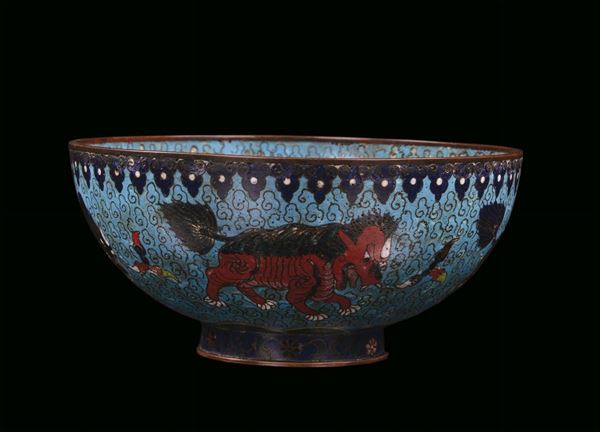 Cloisonné bowl with imaginary lions on light blue background, China, Qing Dynasty, 19th century, diameter cm 21,5, h cm 10,5