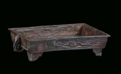 Vassoio in Bronzo a Patina Scura di Forma Rettangolare, Cina Dinastia Ming, XVI-XVII Secolo