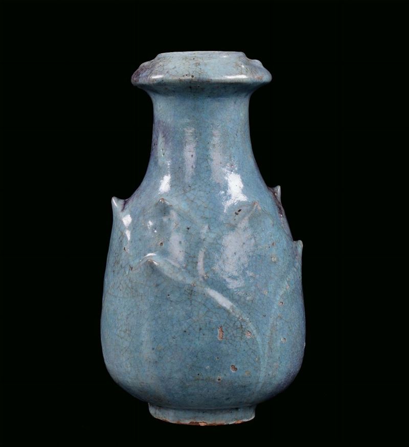 Vaso in porcellana a forma fior di loto, Cina, Dinastia Song (960-1279)  - Asta Fine Chinese Works of Art - Cambi Casa d'Aste