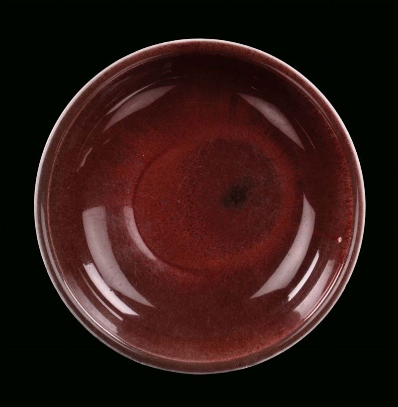 Piatto in porcellana  monocroma sangue di bue, Cina, Dinastia Qing, XIX secolo  - Asta Fine Chinese Works of Art - Cambi Casa d'Aste