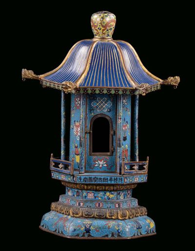 Modellino di Pagoda in Smato Cloisonne e Bronzo Dorato, Cina, Dinastia Qing, XIX Secolo