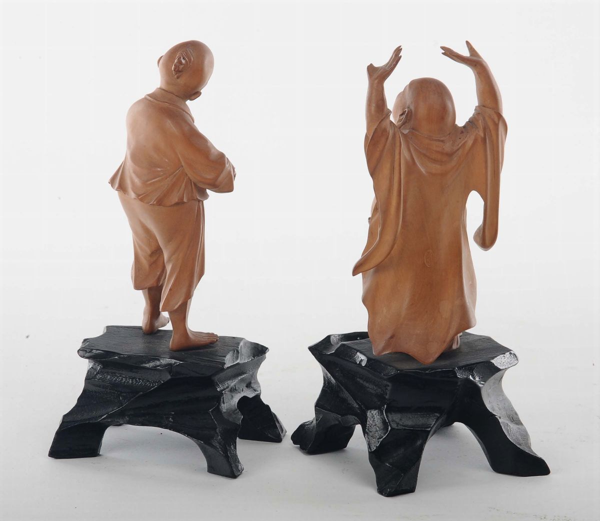 Due Figure in Legno Chiaro Raffiguranti Dignitari, Cina XX Secolo