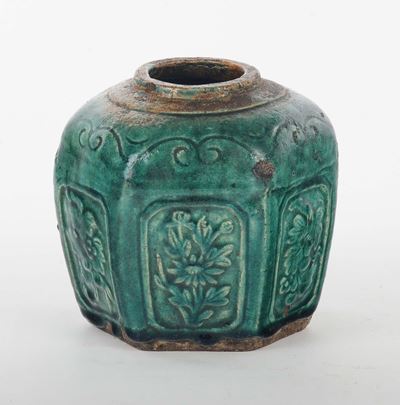 Vaso Esagonale Smaltato Verde, Cina, XIX Secolo