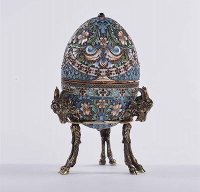 Uovo in Smalto Cloisonné con Base in Argento, Russia