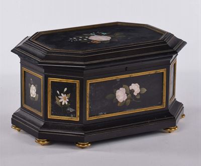Scatola Ottagonale in Legno Ebanizzato, XIX Secolo