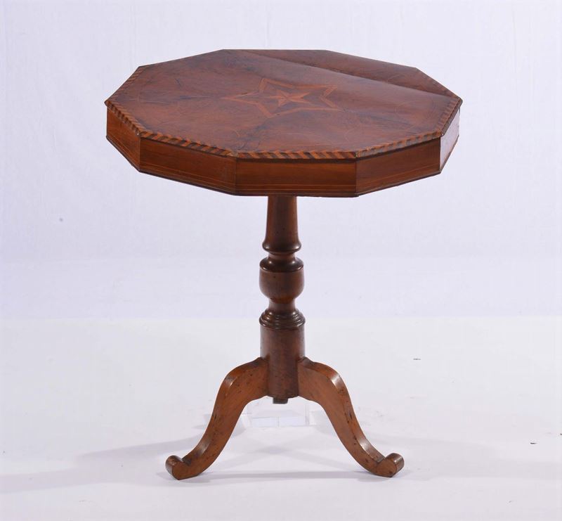 Tavolino decagonale in legno intarsiato, XIX secolo  - Asta Asta a Tempo 3-2014 - Cambi Casa d'Aste