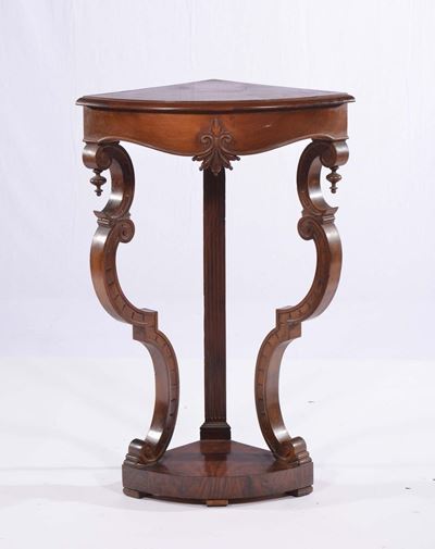 Angolare in Legno Intagliato