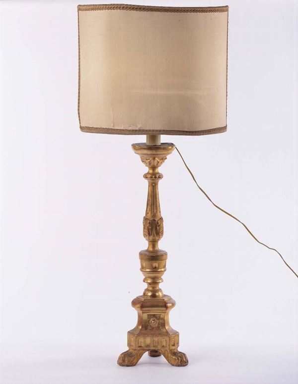 Candeliere in legno intagliato e dorato