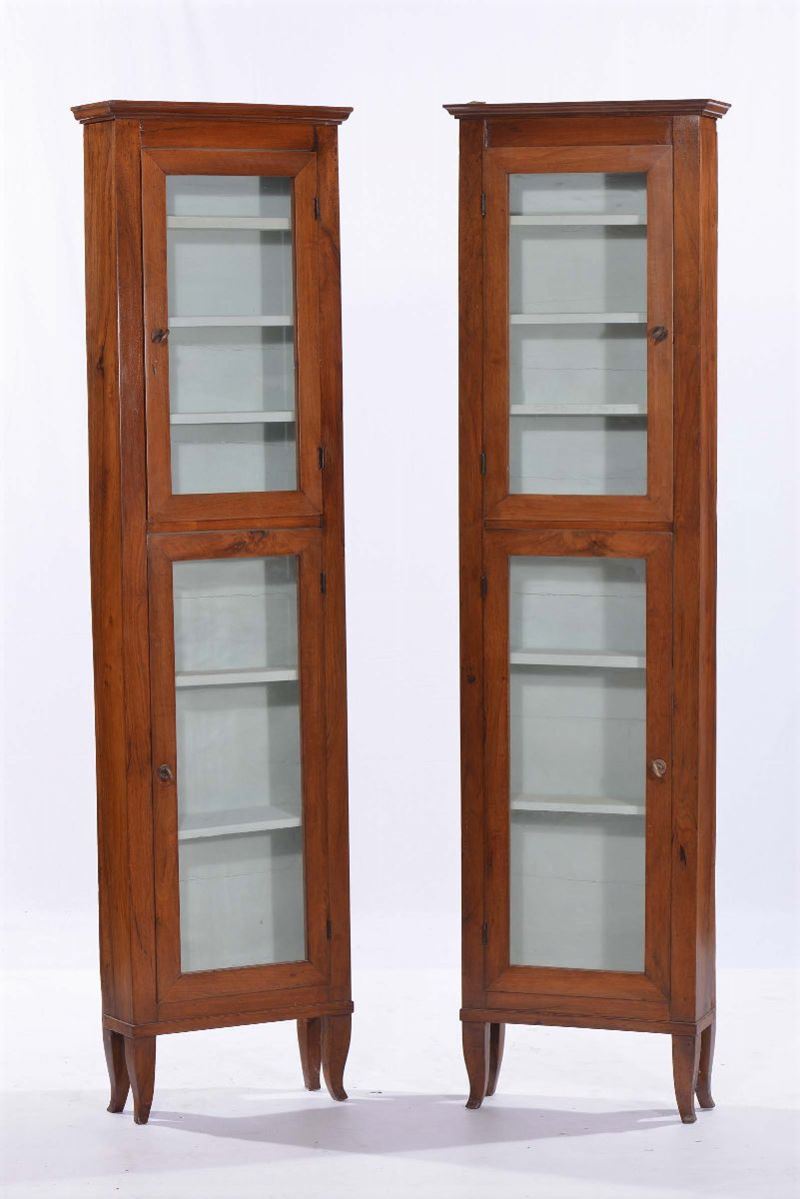 Coppia di vetrine a due ante in ciliegio, inizio XIX secolo  - Auction Antiques and Old Masters - Cambi Casa d'Aste