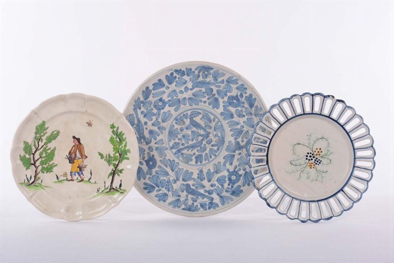 Lotto di due piatti in porcellana  - Auction Antiques and Old Masters - Cambi Casa d'Aste