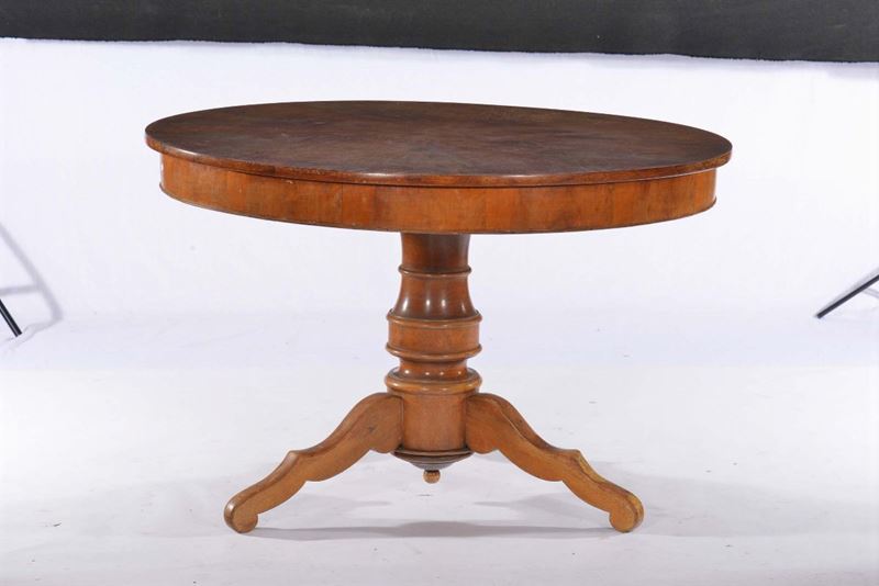 Tavolo rotondo lastronato in noce, XIX secolo  - Auction Antiques and Old Masters - Cambi Casa d'Aste