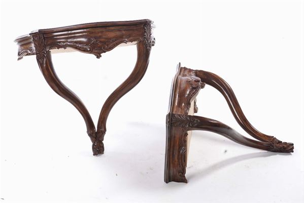 Coppia di mensole in stile