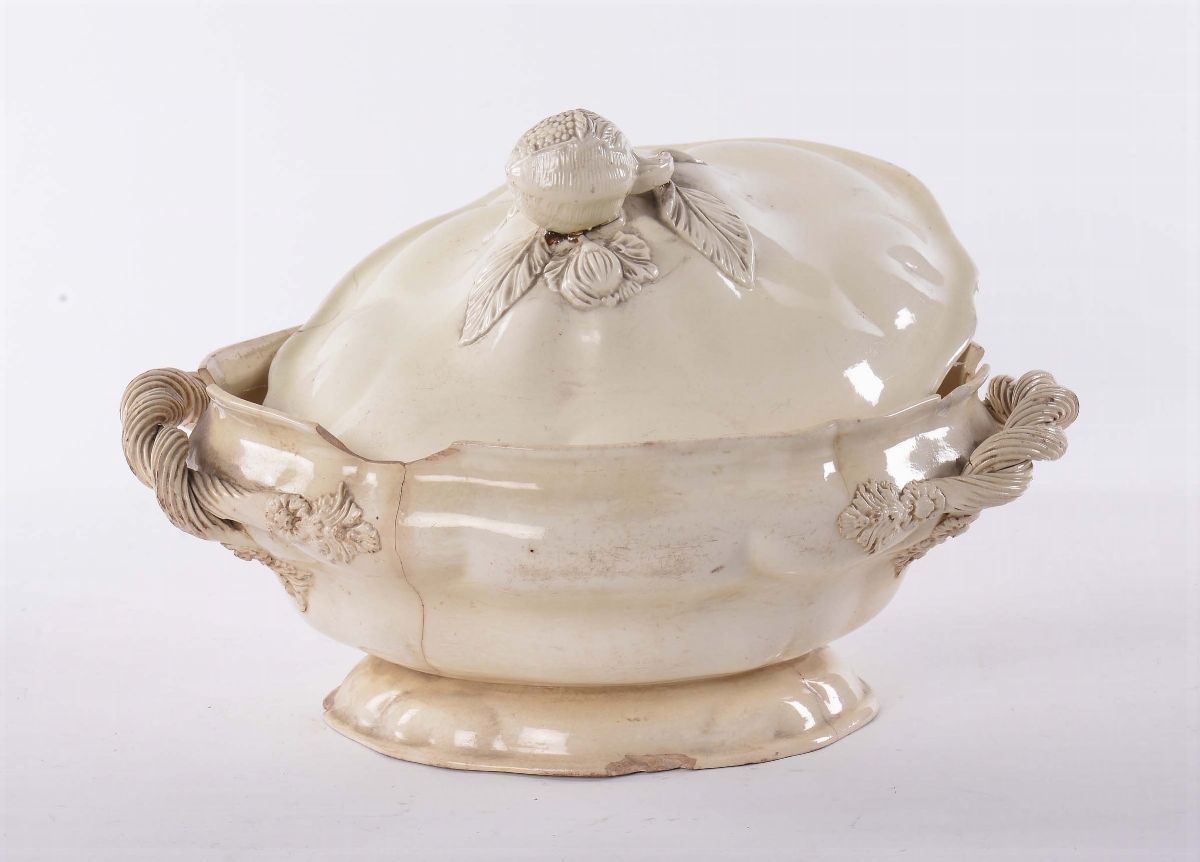 Zuppiera in Ceramica Bianca con Presa a Frutto
