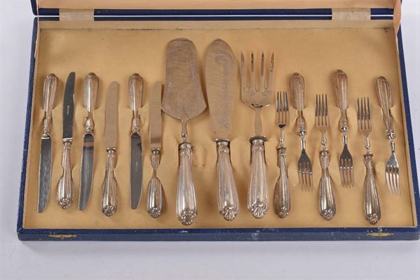 Servizio di posate in argento e metallo