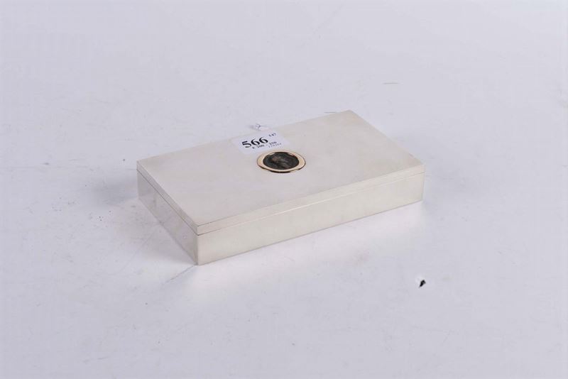 Scatola in argento e oro con moneta  - Asta Argenti e Gioielli Antichi e Contemporanei - Cambi Casa d'Aste