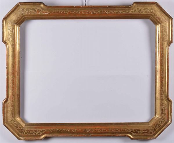 Coppia di cornici a vassoio bulinate e dorate