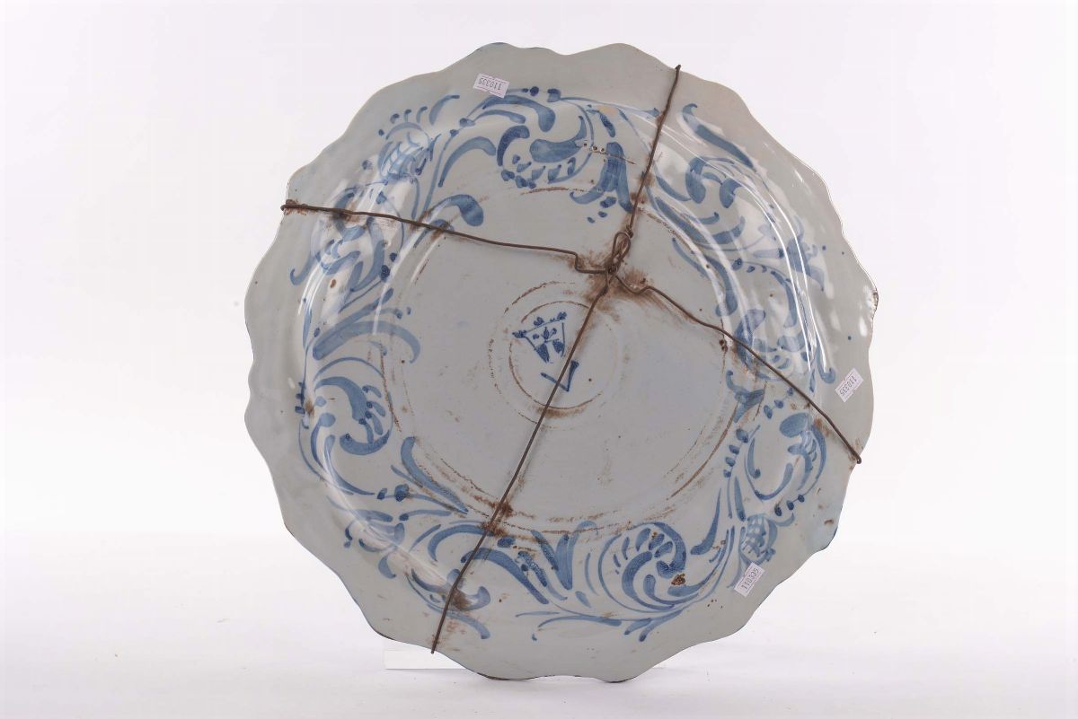 Piatto in Maiolica Centrato da Stemma, Savona Fine XIX-inizi XX Secolo