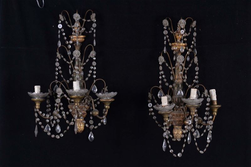 Coppia appliques con fusto in legno dorato e cristalli  - Auction Antiques and Old Masters - Cambi Casa d'Aste