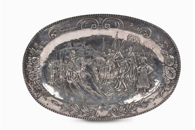 Vassoio Ovale da Parata in Argento Sbalzato, Germania XIX Secolo