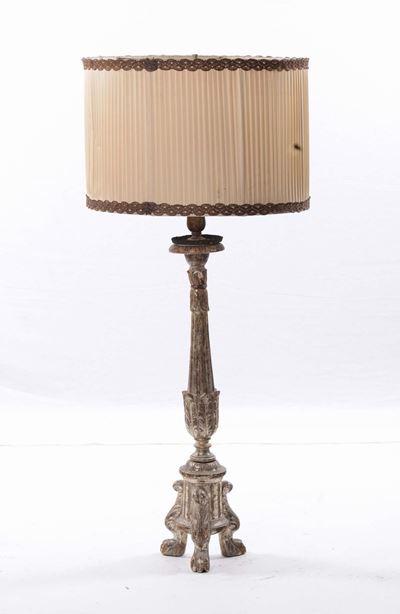 Candeliere in Legno Dorato Trasformato in Lampada