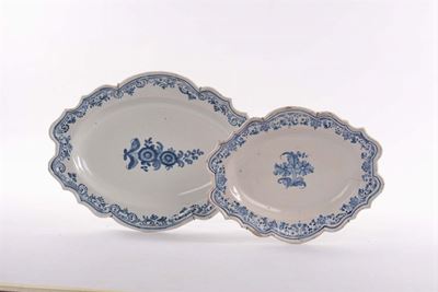 Due Piatti in Maiolica Bianchi e Celesti