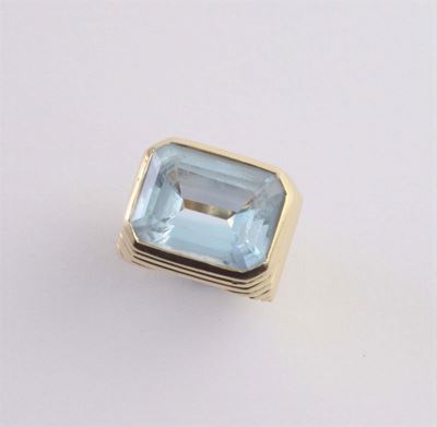 Anello con Grande Topazio Azzurro