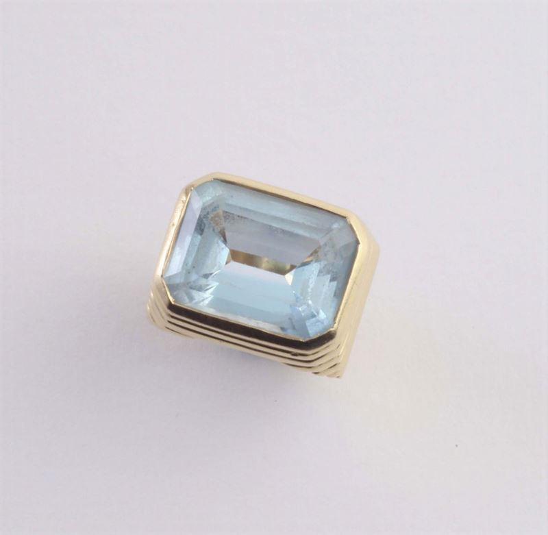 Anello con grande topazio azzurro  - Auction Silvers, Ancient and Contemporary Jewels - Cambi Casa d'Aste