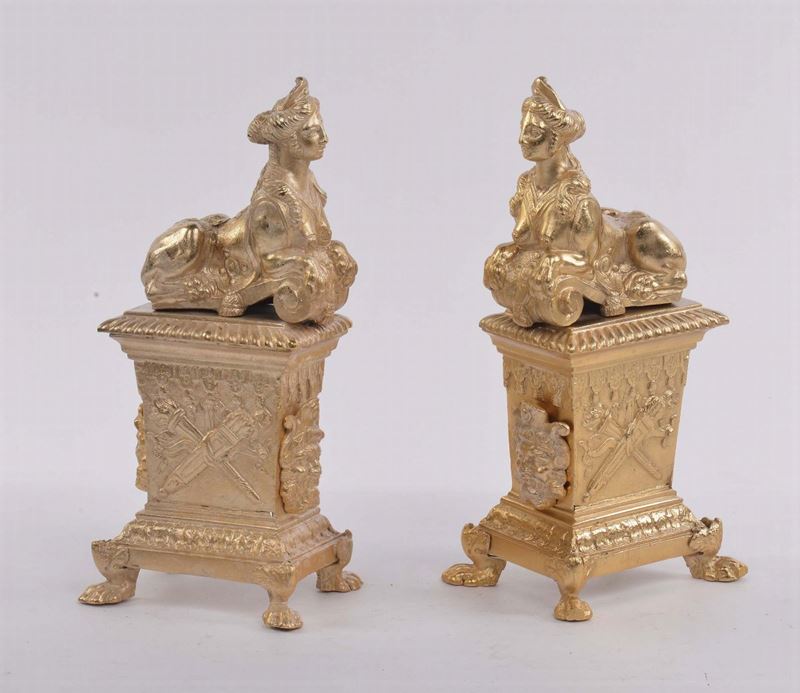 Coppia di sfingi in metallo dorato  - Auction Antiques and Old Masters - Cambi Casa d'Aste