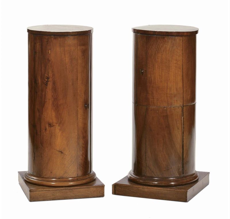 Coppia di comodini a colonna interamente lastronati, XIX secolo  - Asta Antiquariato e Dipinti Antichi - Cambi Casa d'Aste