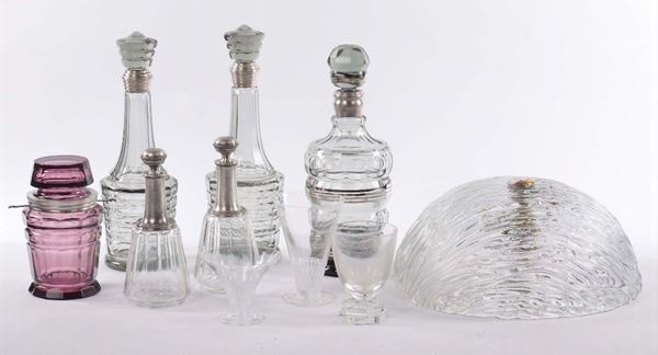 Lotto di vetri e argenti tra cui bicchieri Lalique