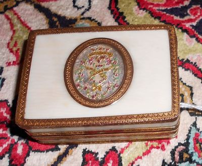 Necessaire da Trucco in Avorio e Oro Basso, Fine XVIII Secolo