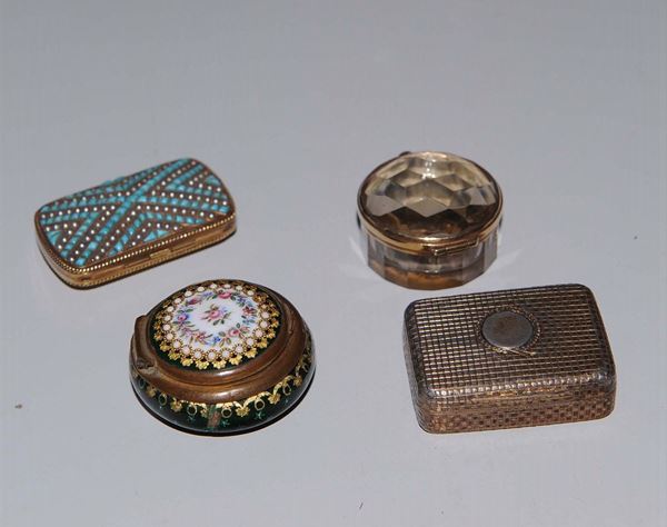 Lotto di quattro piccoli pillolieri diversi, XIX-XX secolo