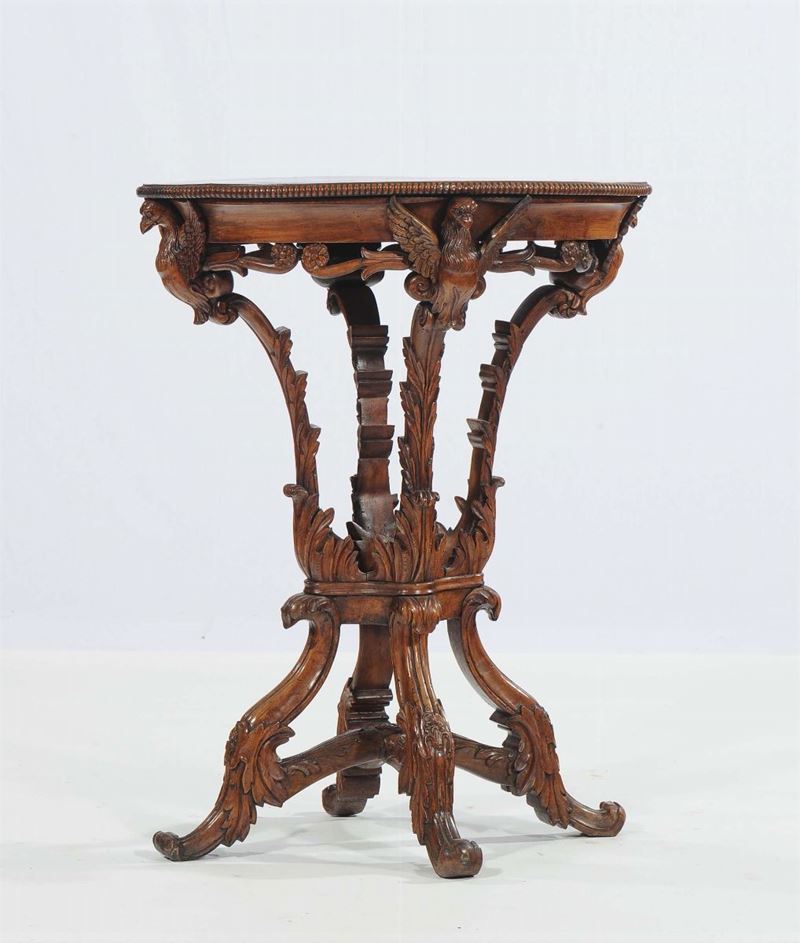 Tavolino ovale in noce intagliato, Napoli XIX secolo  - Auction Antiques and Old Masters - Cambi Casa d'Aste