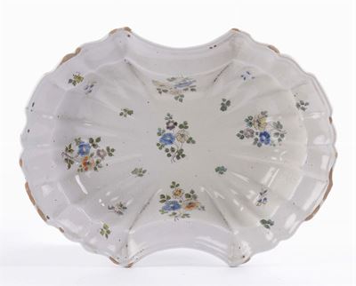 Vassoio in Maiolica a Forma di Barbierino di Sassuolo, XVIII Secolo