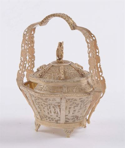 Piccolo Cestino in Avorio Traforato, Cina, XIX Secolo