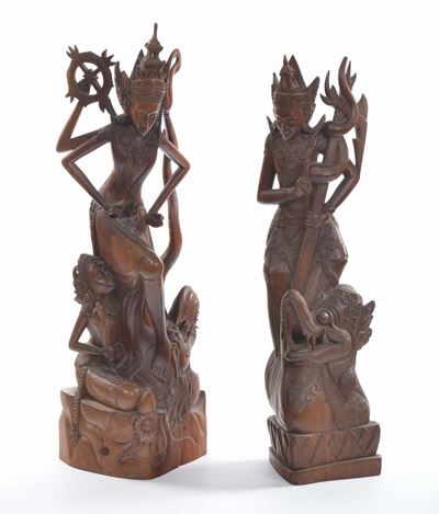 Due Sculture in Legno Raffiguranti Figure Orientali