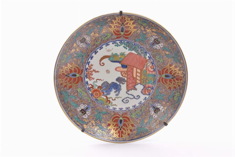 Piatto in porcellana Imari, Giappone XIX secolo  - Asta Antiquariato e Dipinti Antichi - Cambi Casa d'Aste