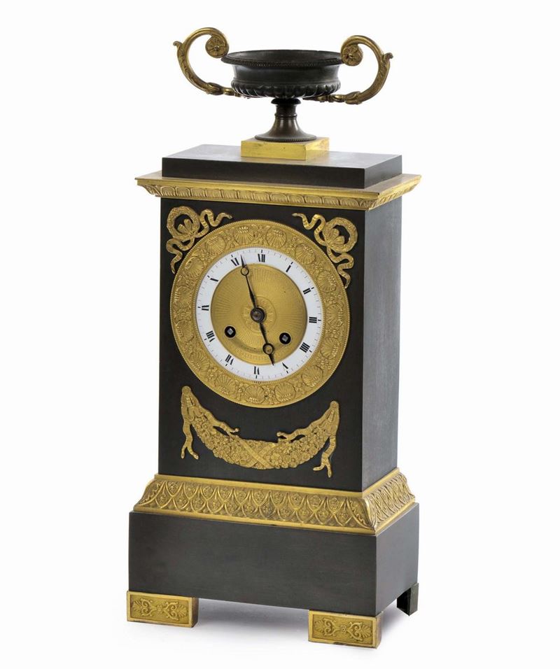 Pendola da tavolo in bronzo, brunito e dorato, Francia XIX secolo  - Asta Antiquariato e Dipinti Antichi - Cambi Casa d'Aste