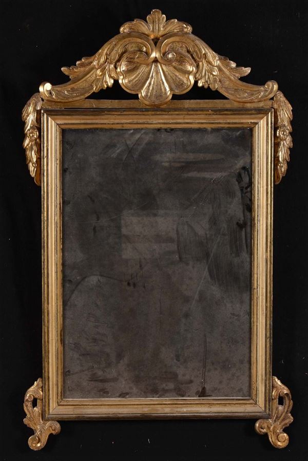 LOTTO RITIRATO Specchierina in legno dorato, XIX secolo